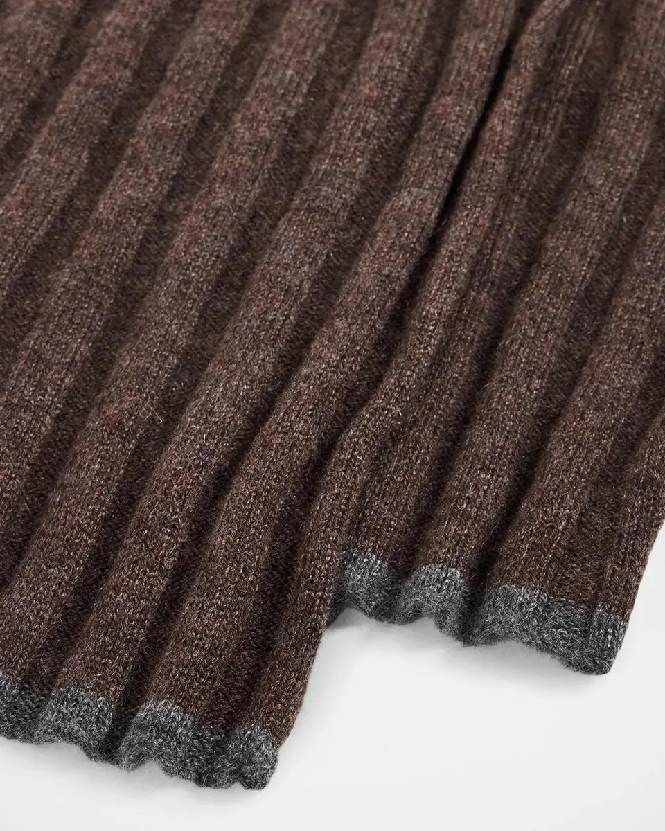 Brunello Cucinelli Men's Cashmere Ribbed Scarf | Thumbnail 4 Brunello Cucinelli Men's Cashmere Ribbed Scarf | Thumbnail 4