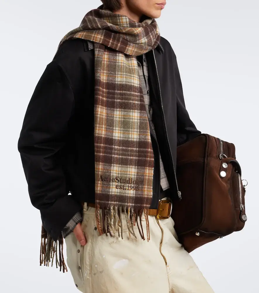 Acne Studios Checked fringed cashmere and wool scarf | Thumbnail 5 Acne Studios Checked fringed cashmere and wool scarf | Thumbnail 5