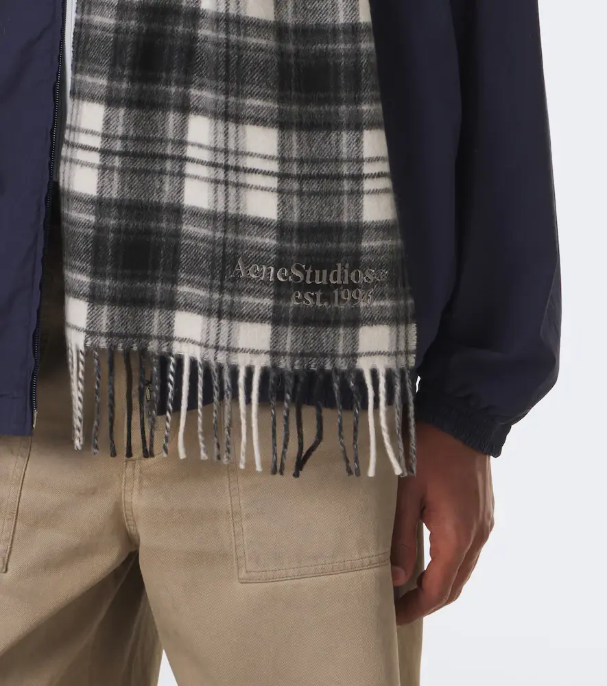 Acne Studios Fringed plaid cashmere and wool scarf | Thumbnail 2 Acne Studios Fringed plaid cashmere and wool scarf | Thumbnail 2