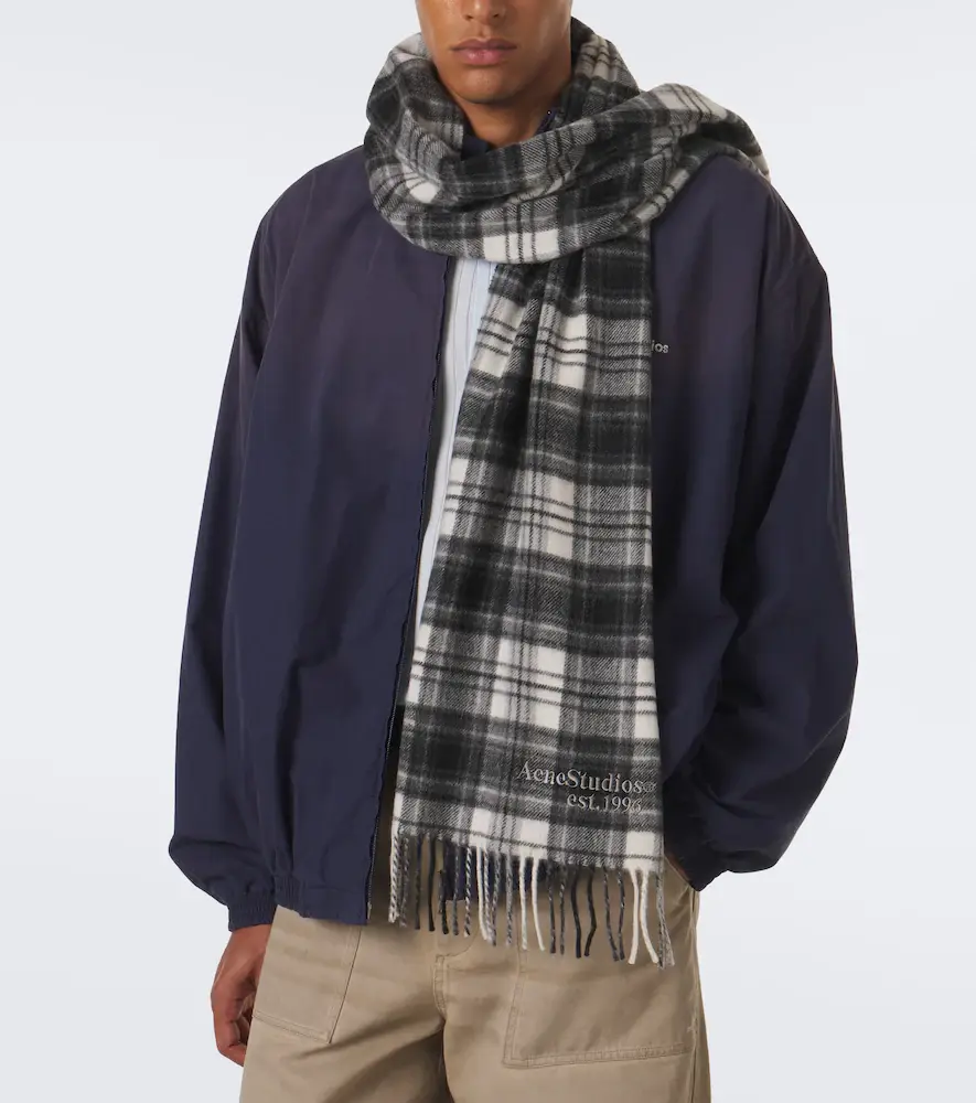 Acne Studios Fringed plaid cashmere and wool scarf | Thumbnail 3 Acne Studios Fringed plaid cashmere and wool scarf | Thumbnail 3