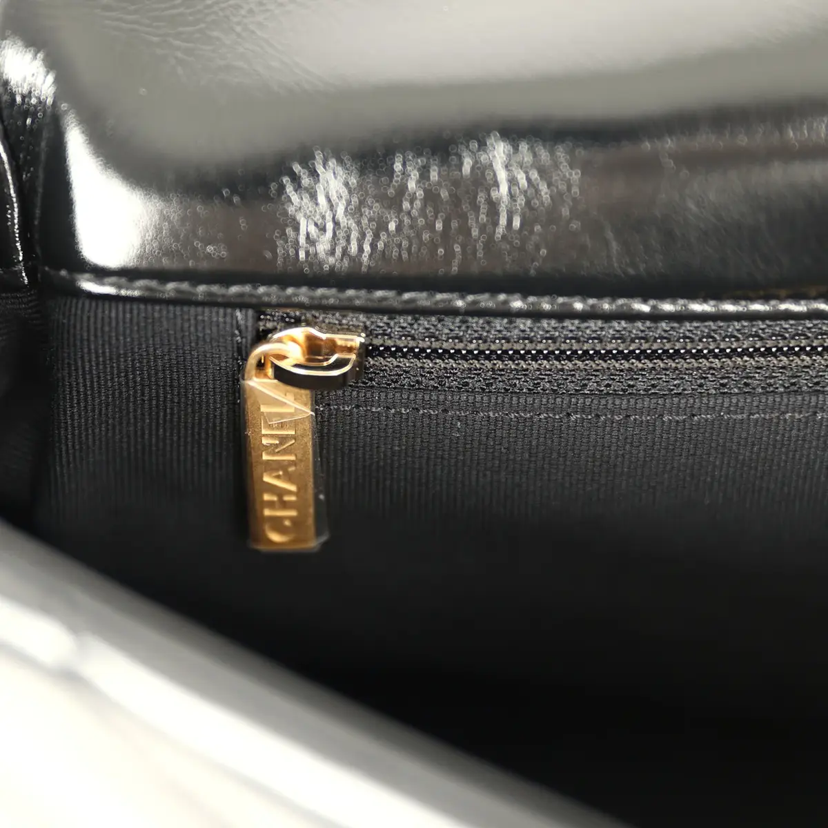 Chanel Chanel Medium 19 Flap Bag Black Shiny Crumpled Calfskin Mixed Metal Hardware | Thumbnail 9