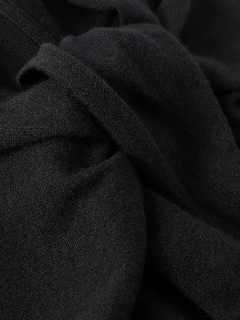 Arch4 Hooded Cashmere Scarf | Thumbnail 4
