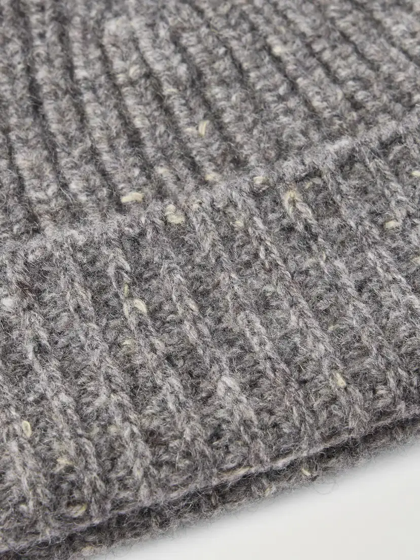 Auralee Ribbed Cashmere Beanie | Thumbnail 3 Auralee Ribbed Cashmere Beanie | Thumbnail 3