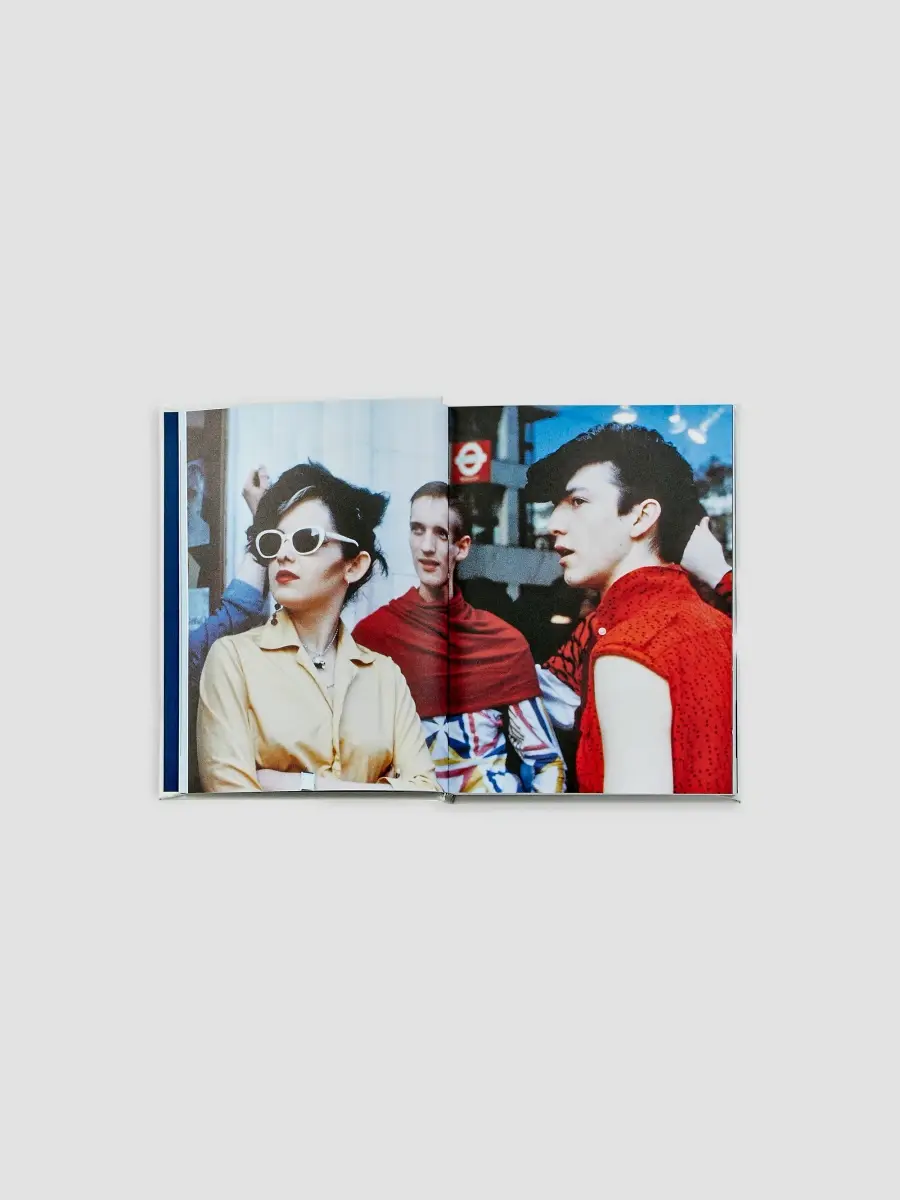 Graphic Image "Icons Of Style: Diana" Leather-Bound Hardcover Book | Thumbnail 9 Graphic Image "Icons Of Style: Diana" Leather-Bound Hardcover Book | Thumbnail 9