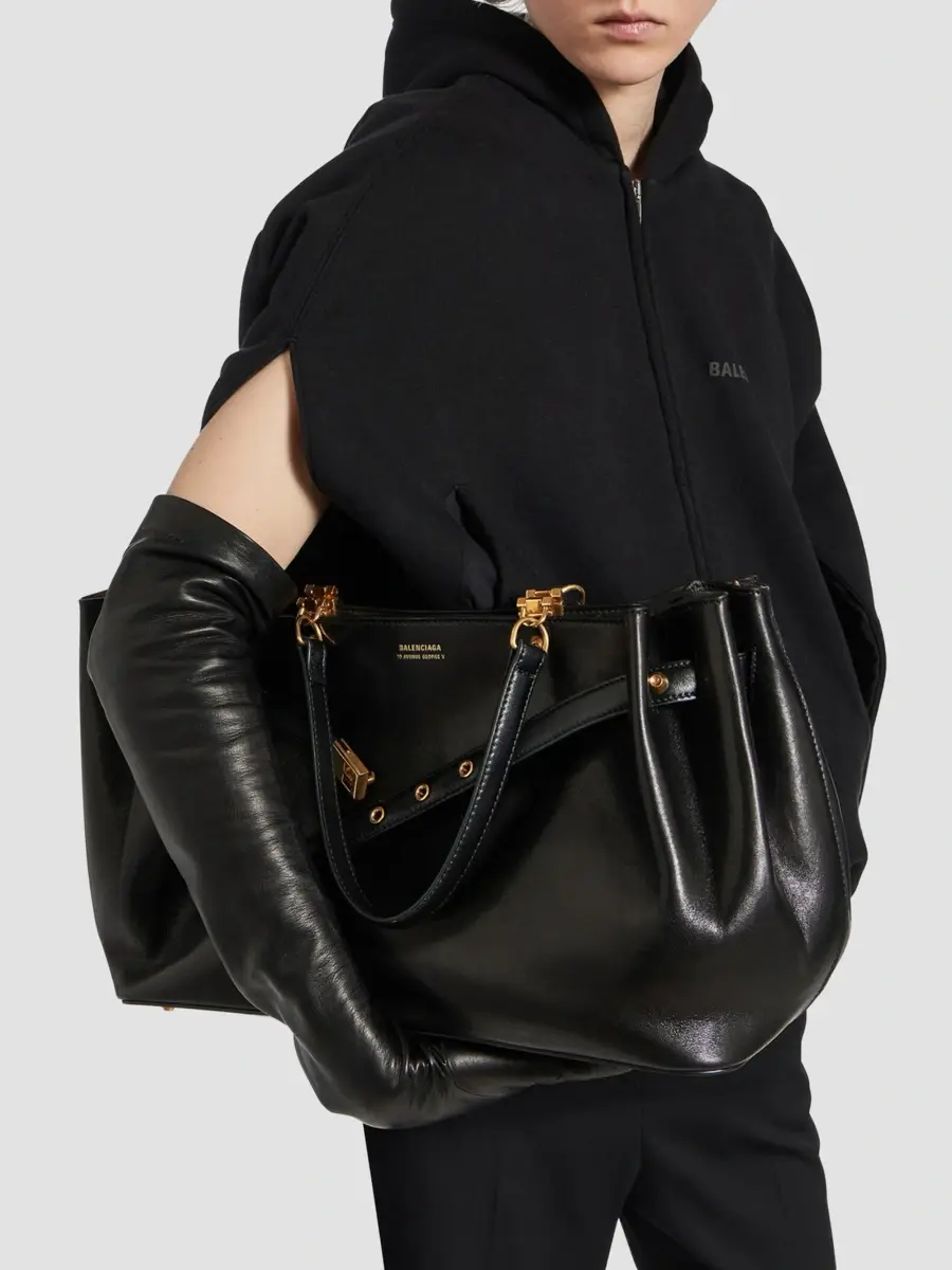 Balenciaga Women's Fan Carry All Tote Bag | Thumbnail 4 Balenciaga Women's Fan Carry All Tote Bag | Thumbnail 4