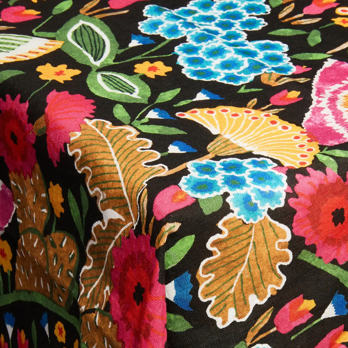 La Double J Medium Tablecloth | Thumbnail 3 La Double J Medium Tablecloth | Thumbnail 3