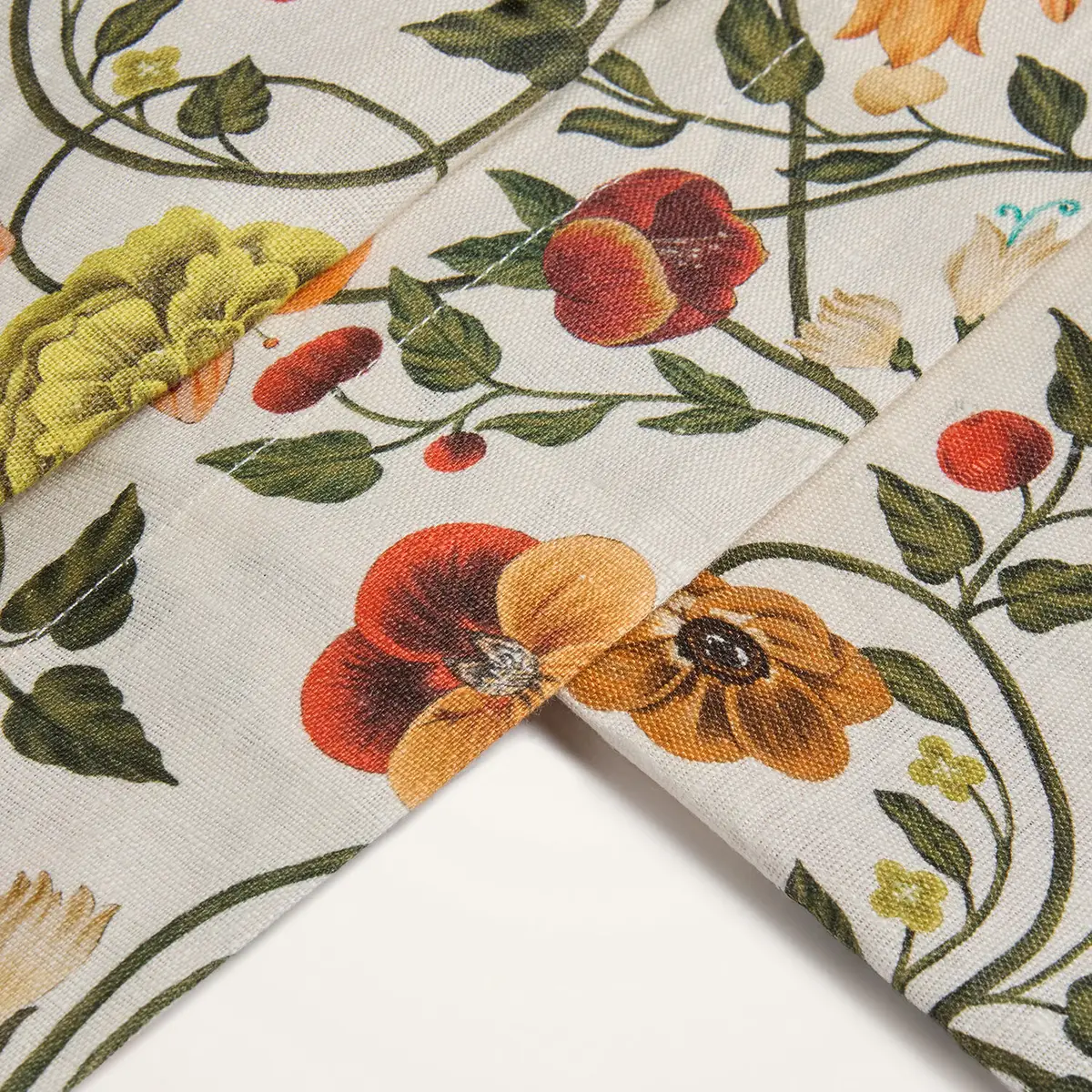 La Double J Large Tablecloth | Thumbnail 3 La Double J Large Tablecloth | Thumbnail 3
