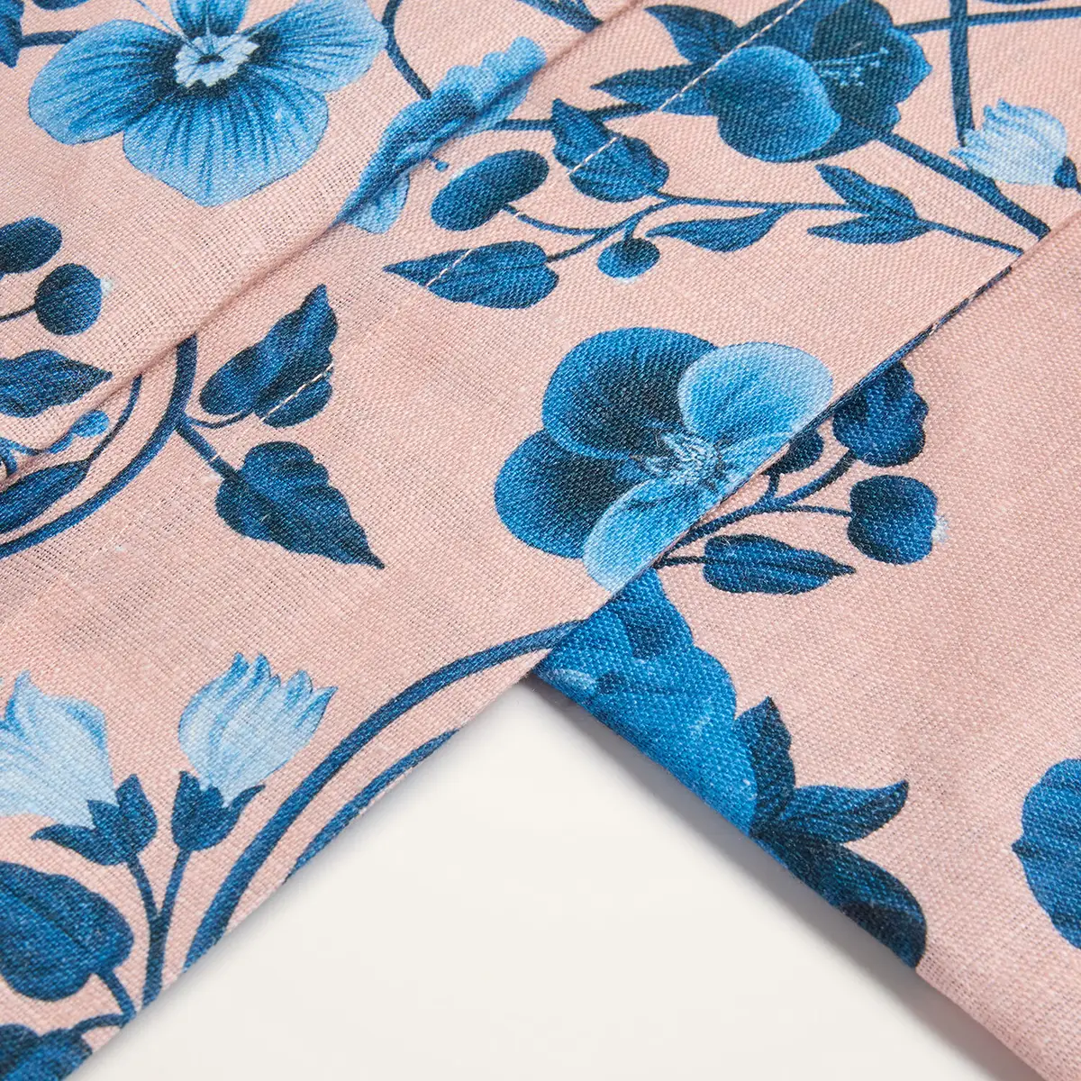 La Double J Large Tablecloth | Thumbnail 3 La Double J Large Tablecloth | Thumbnail 3