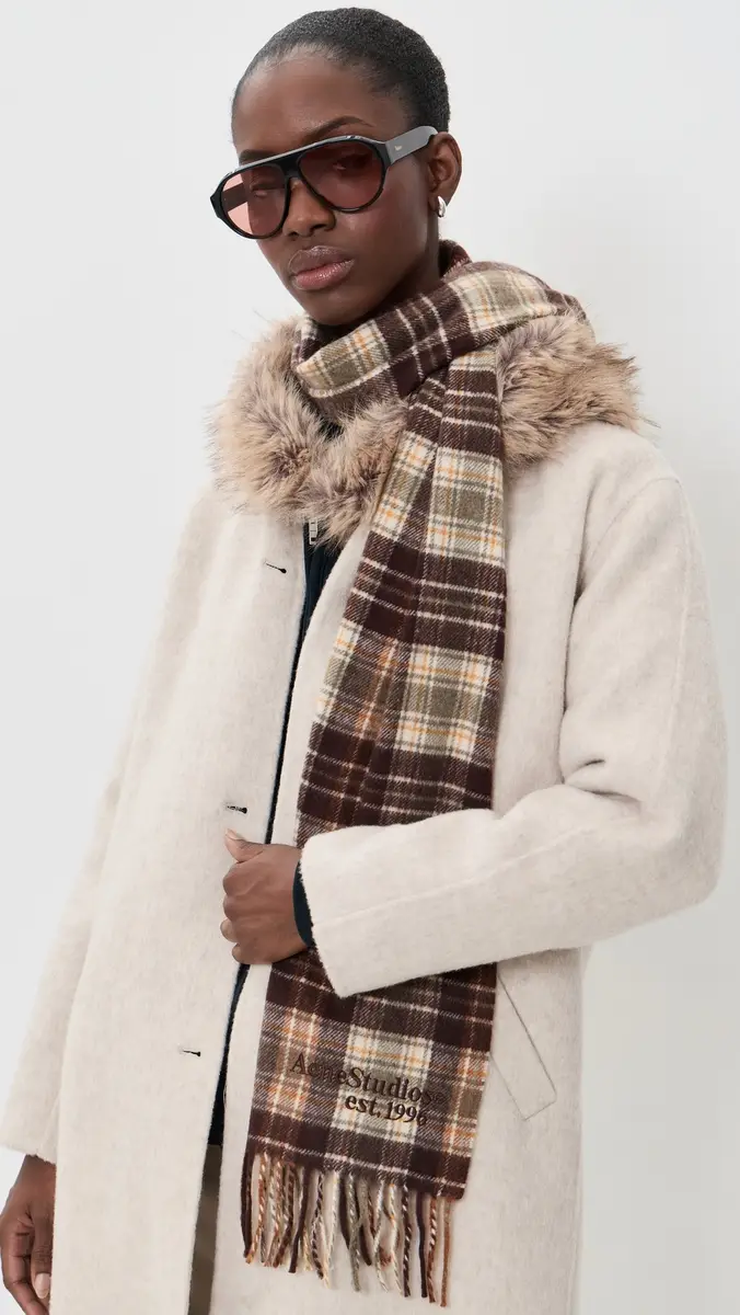 Acne Studios Canada Cashmere Check Scarf | Thumbnail 3 Acne Studios Canada Cashmere Check Scarf | Thumbnail 3