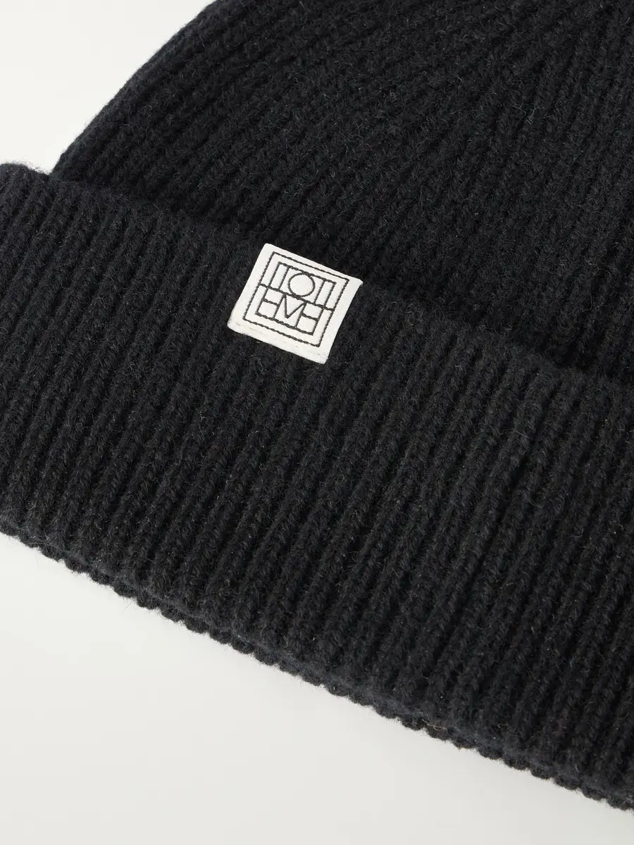 TOTEME Cashmere Ribbed Beanie - Men | Thumbnail 4 TOTEME Cashmere Ribbed Beanie - Men | Thumbnail 4