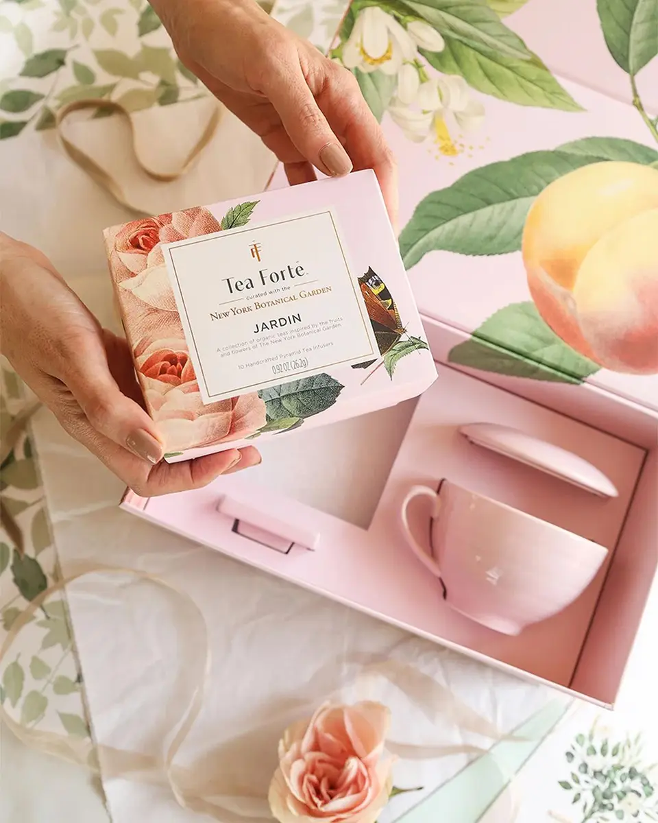 Tea Forte x The New York Botanical Garden Jardin 3-Piece Luxury Gift Box | Thumbnail 4 Tea Forte x The New York Botanical Garden Jardin 3-Piece Luxury Gift Box | Thumbnail 4