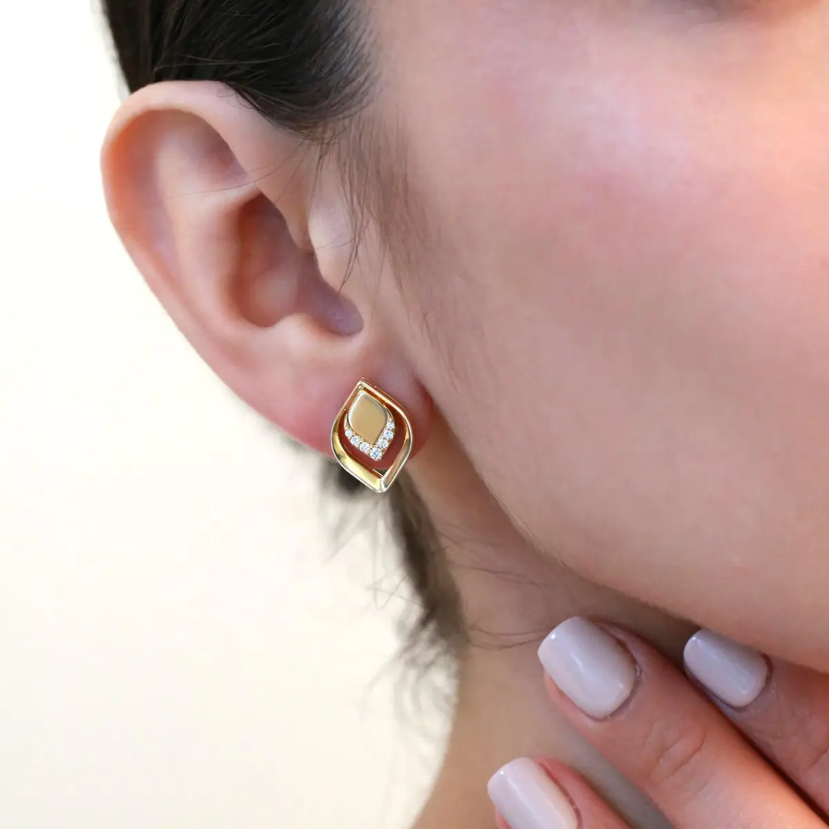 Roberto Coin Roberto Coin Petal 18K Rose Gold Diamond Stud Earrings by The Solist | Thumbnail 2