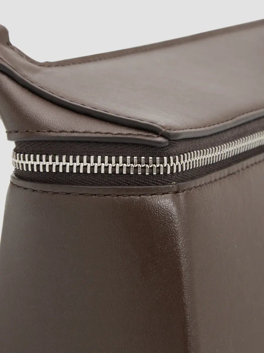 TOTEME Women's Clip Leather Shoulder Bag | Thumbnail 4 TOTEME Women's Clip Leather Shoulder Bag | Thumbnail 4