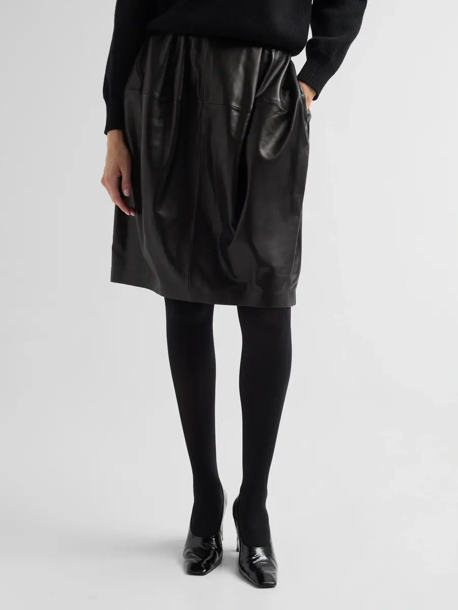 TOTEME Women's Sheath Leather Knee-Length Skirt | Thumbnail 4