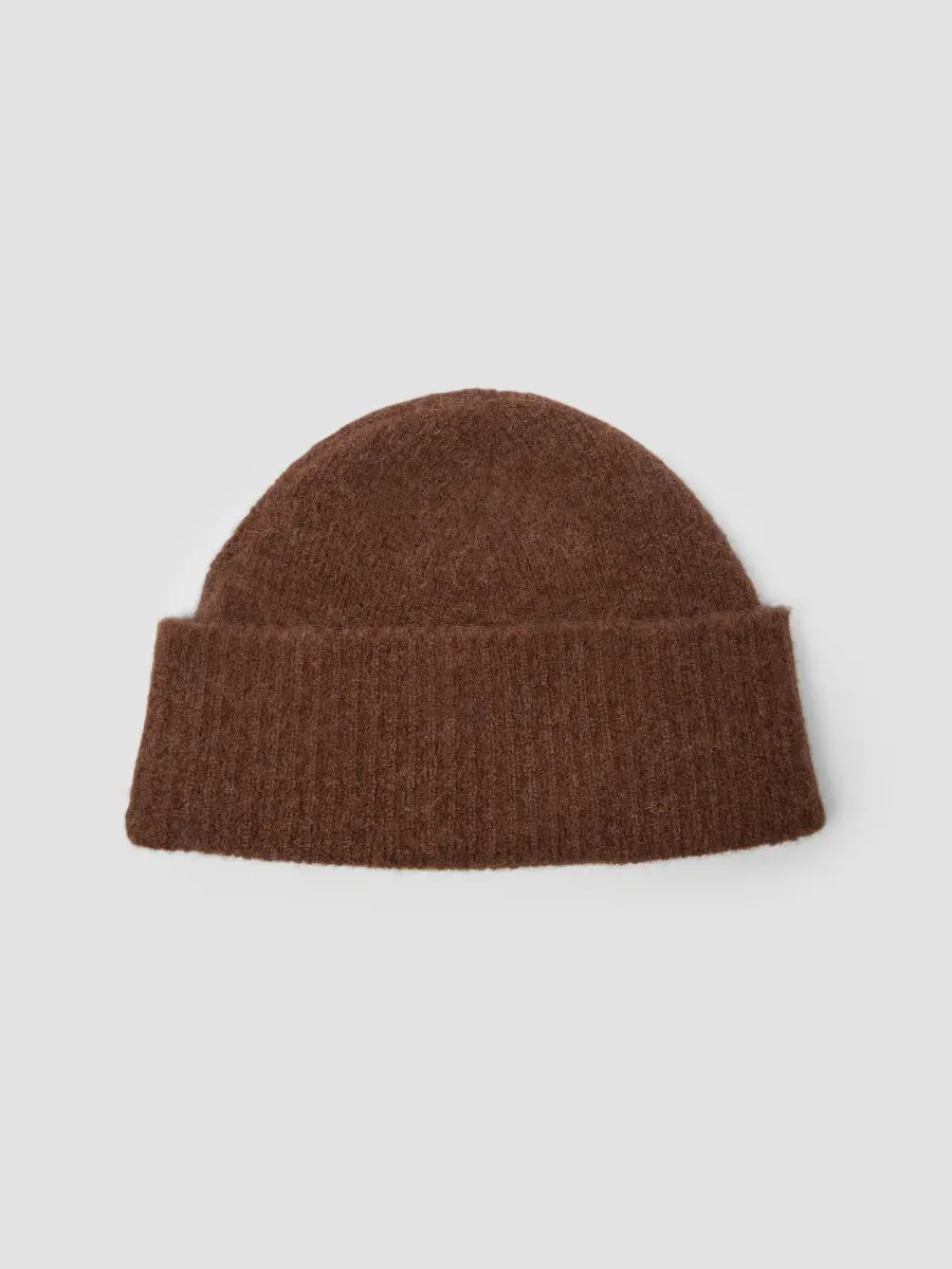 AMI PARIS Men's Logo Alpaca-Blend Knit Beanie Hat | Thumbnail 2 AMI PARIS Men's Logo Alpaca-Blend Knit Beanie Hat | Thumbnail 2