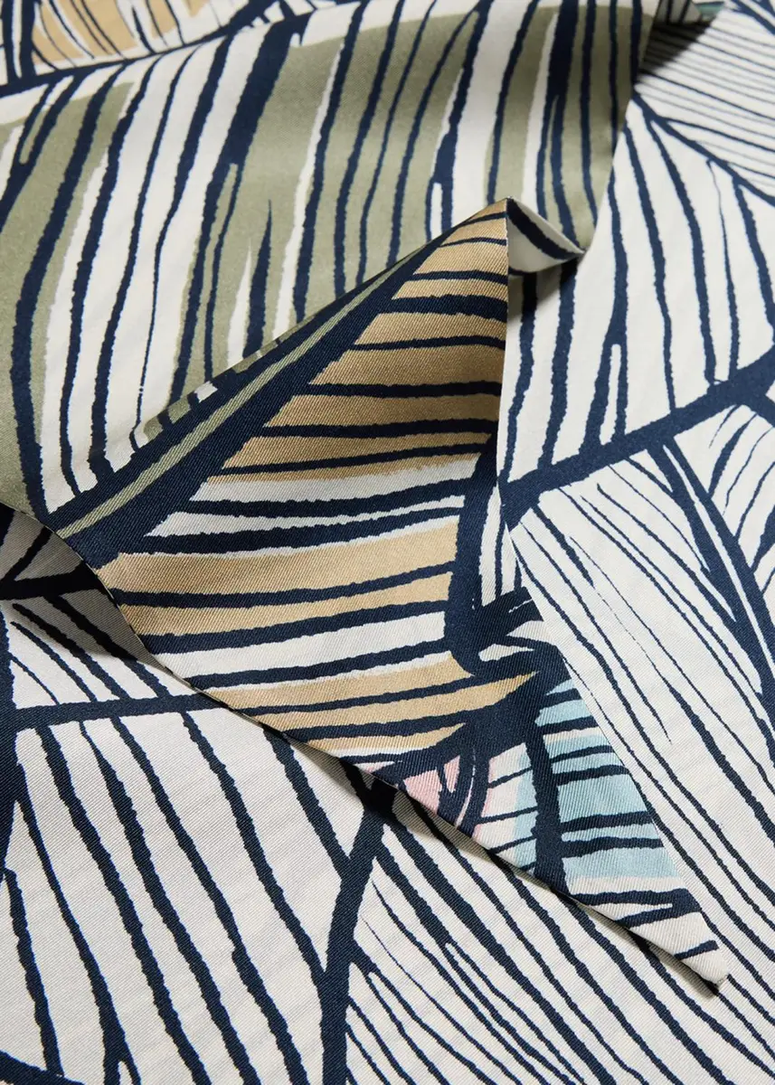 Giorgio Armani Men's Silk Leaf-Print Neck Scarf | Thumbnail 2 Giorgio Armani Men's Silk Leaf-Print Neck Scarf | Thumbnail 2