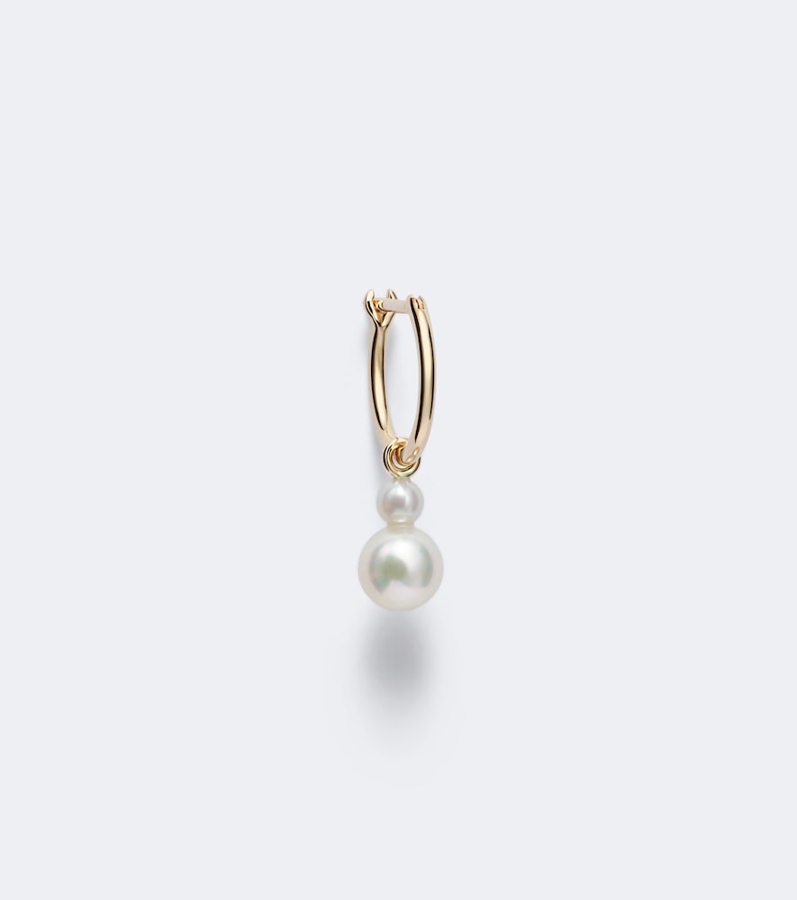 Sophie Bille Brahe 14kt gold single hoop earring with freshwater pearls