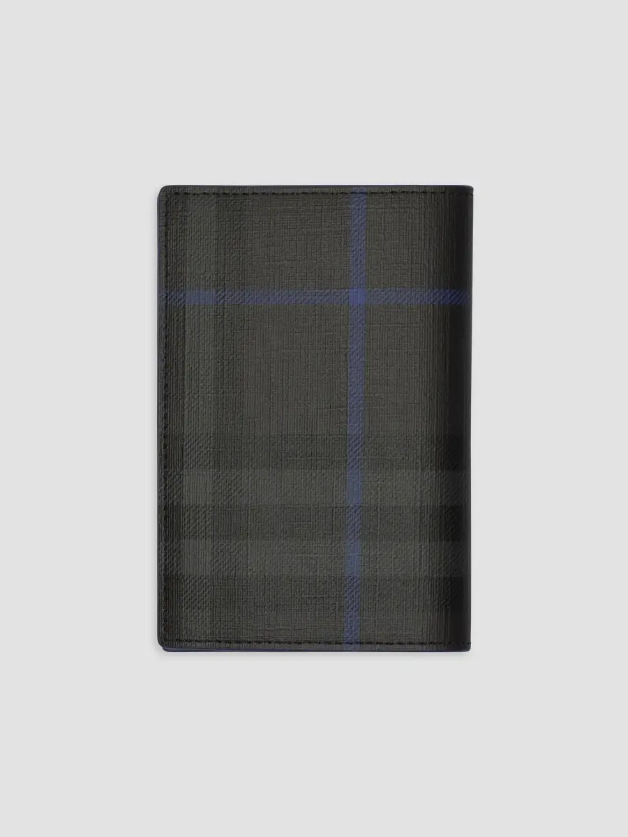 Burberry City Check Passport Holder | Thumbnail 2
