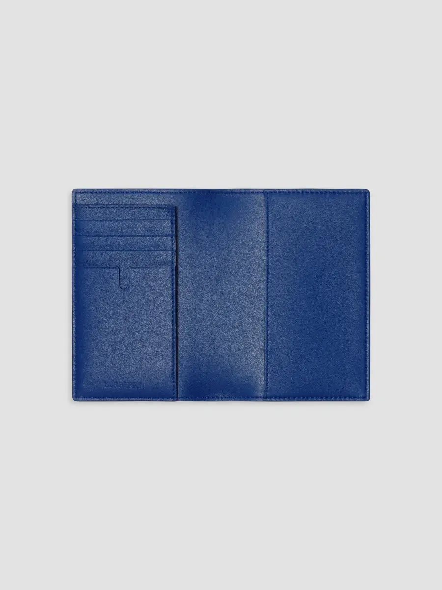 Burberry City Check Passport Holder | Thumbnail 3