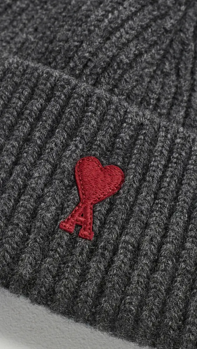 AMI Quota - Beanie with Red De Coeur | Thumbnail 5 AMI Quota - Beanie with Red De Coeur | Thumbnail 5