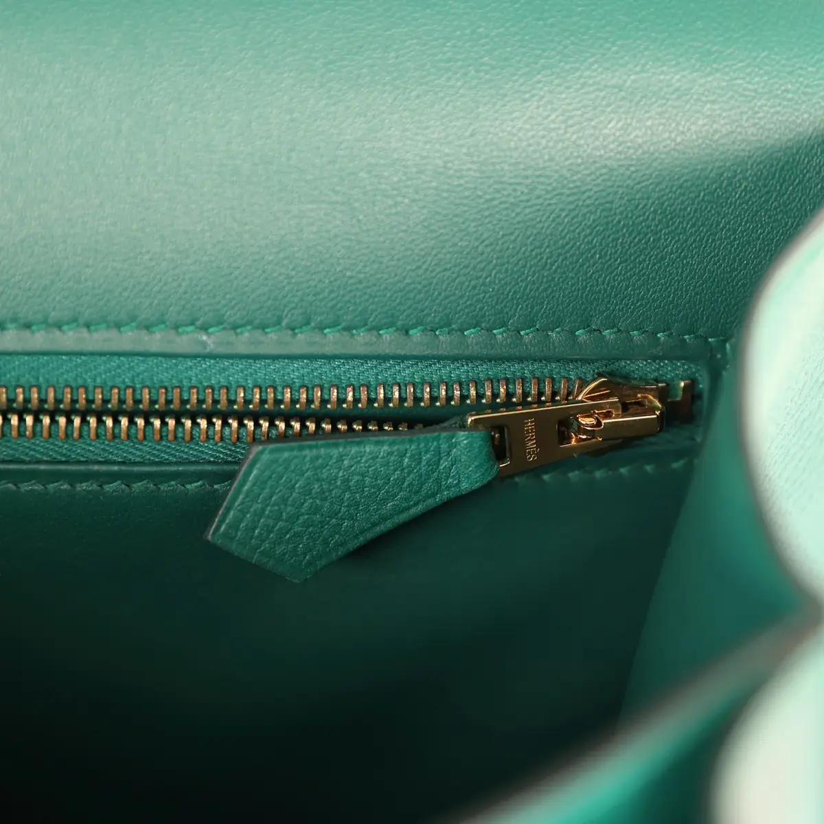 HERMÈS Pre-owned Hermes Constance 24 Malachite Epsom Gold Hardware | Thumbnail 10 HERMÈS Pre-owned Hermes Constance 24 Malachite Epsom Gold Hardware | Thumbnail 10