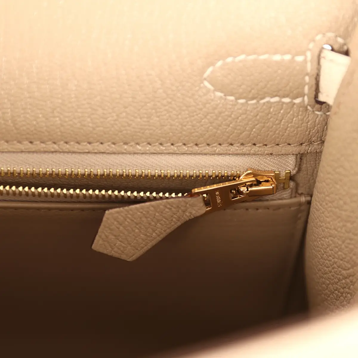 HERMÈS Hermes Special Order (HSS) Kelly Sellier 25 Gris Tourterelle, Nata Chevre Mysore Brushed Gold Hardware | Thumbnail 9 HERMÈS Hermes Special Order (HSS) Kelly Sellier 25 Gris Tourterelle, Nata Chevre Mysore Brushed Gold Hardware | Thumbnail 9