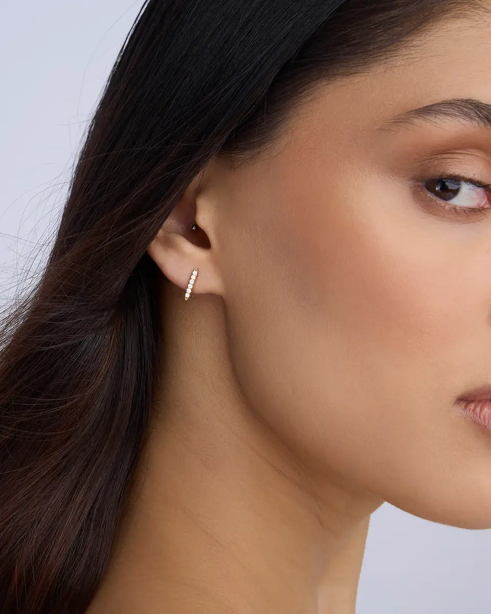 Jennifer Fisher Jennifer Fisher Essential Pin Earrings With Pavé White Diamonds in 18K Gold | Thumbnail 2