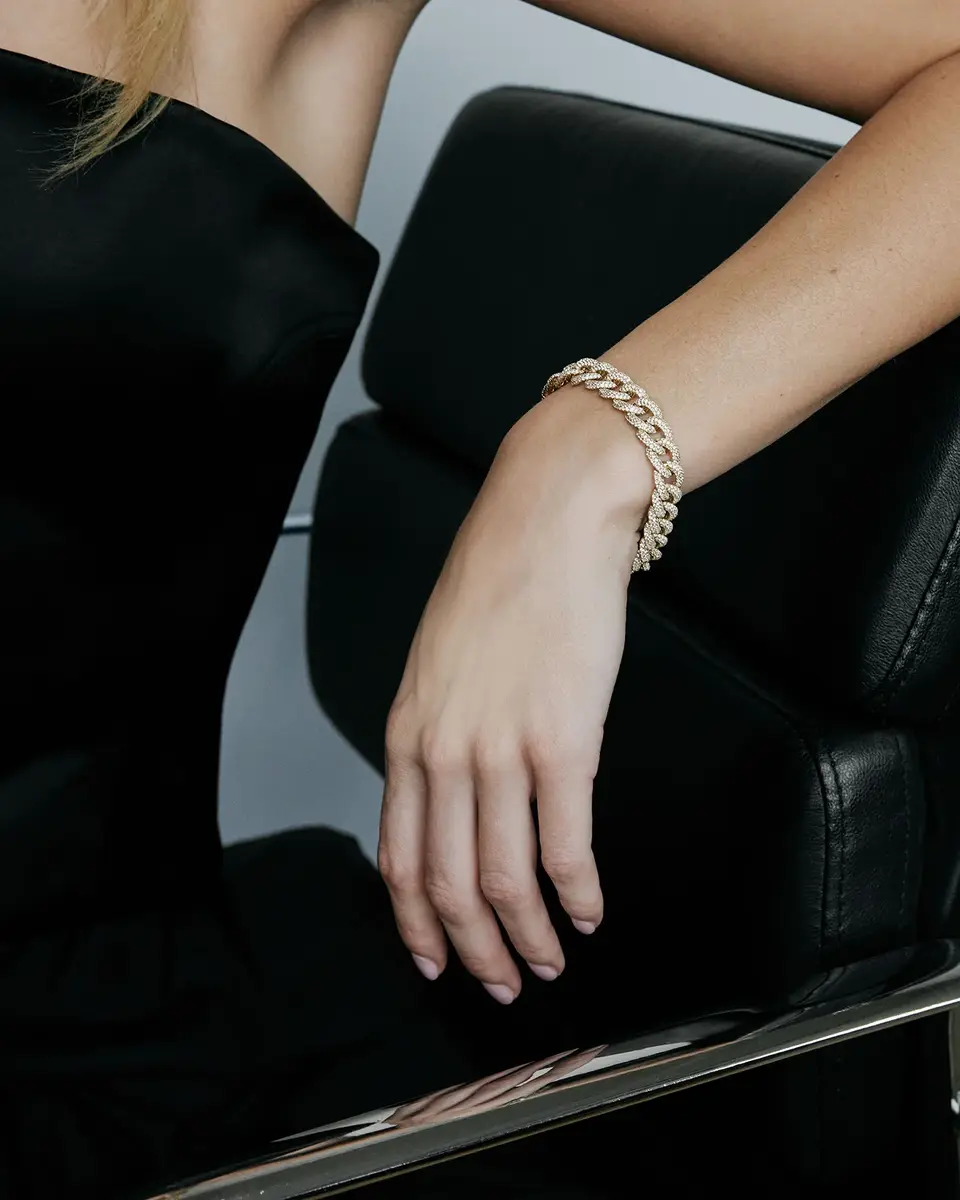 Jennifer Fisher Jennifer Fisher Lab Diamond Pavé Diamond Curb Link Bracelet 18K Yellow Gold | Thumbnail 2 Jennifer Fisher Jennifer Fisher Lab Diamond Pavé Diamond Curb Link Bracelet 18K Yellow Gold | Thumbnail 2