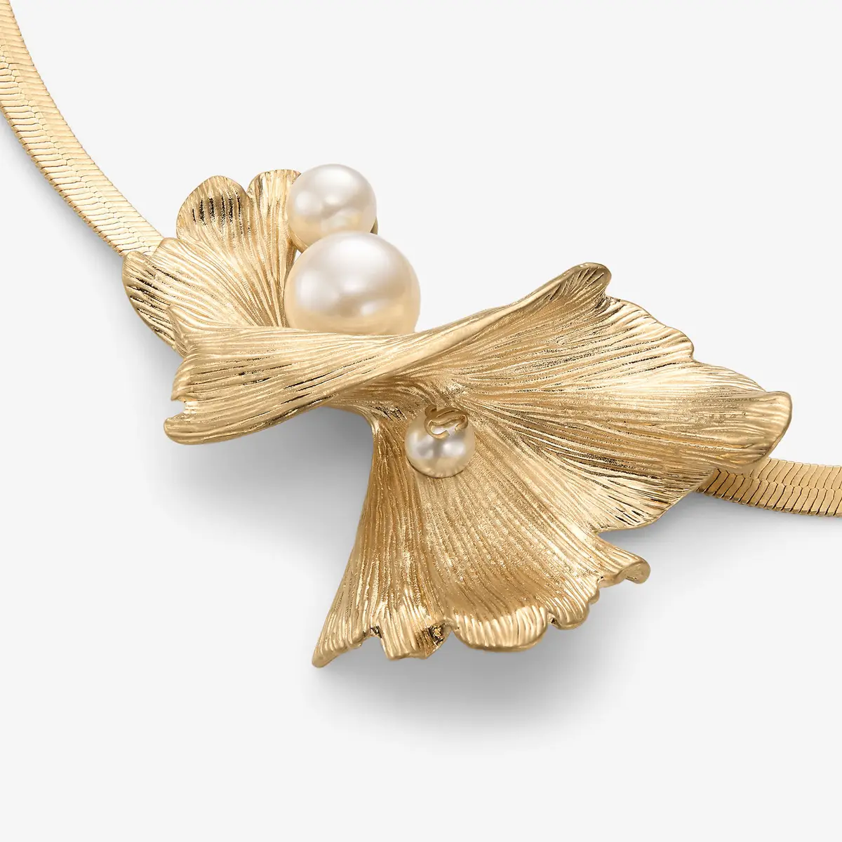 Jimmy Choo Wave Pearl Necklace | Thumbnail 4 Jimmy Choo Wave Pearl Necklace | Thumbnail 4