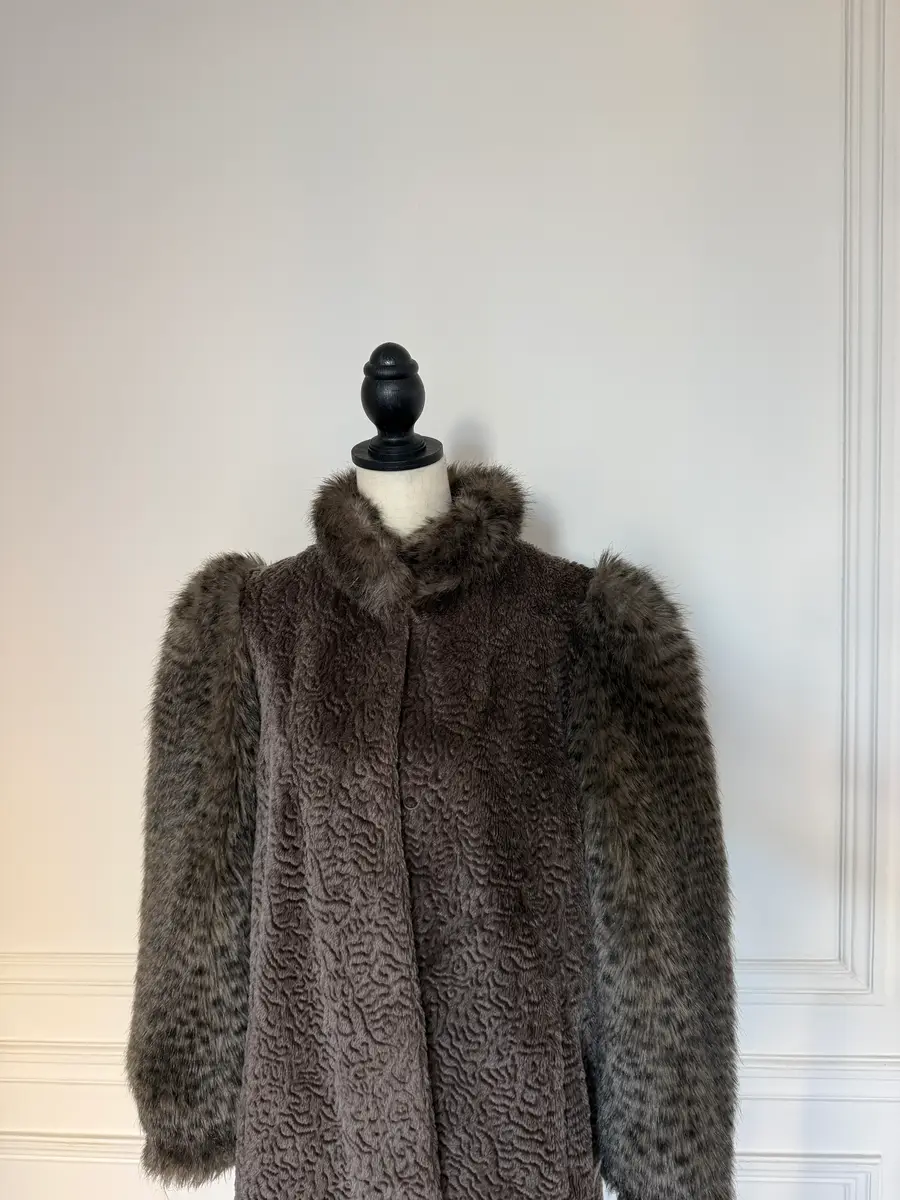 Jen Wonders Studio Taupe Faux Fur Coat | Thumbnail 4 Jen Wonders Studio Taupe Faux Fur Coat | Thumbnail 4