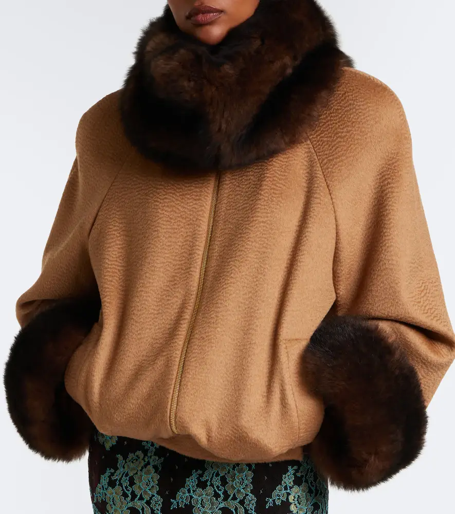 Valentino Garavani Shearling snood | Thumbnail 2