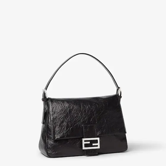 Fendi Flap 26235 bag in a soft trapezoid shape is a tribute | Thumbnail 3 Fendi Flap 26235 bag in a soft trapezoid shape is a tribute | Thumbnail 3