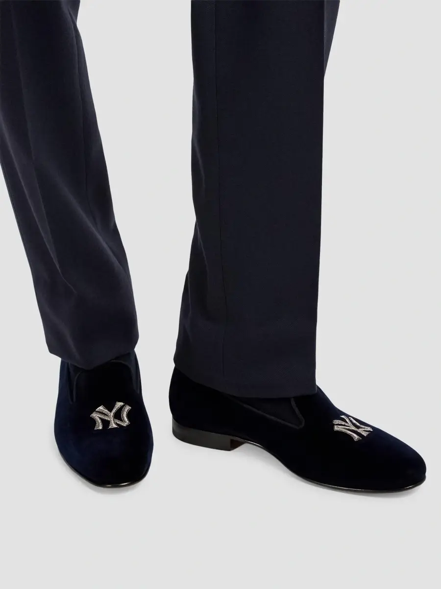Ralph Lauren Purple Label Men's Yankees Velvet Slippers | Thumbnail 2 Ralph Lauren Purple Label Men's Yankees Velvet Slippers | Thumbnail 2