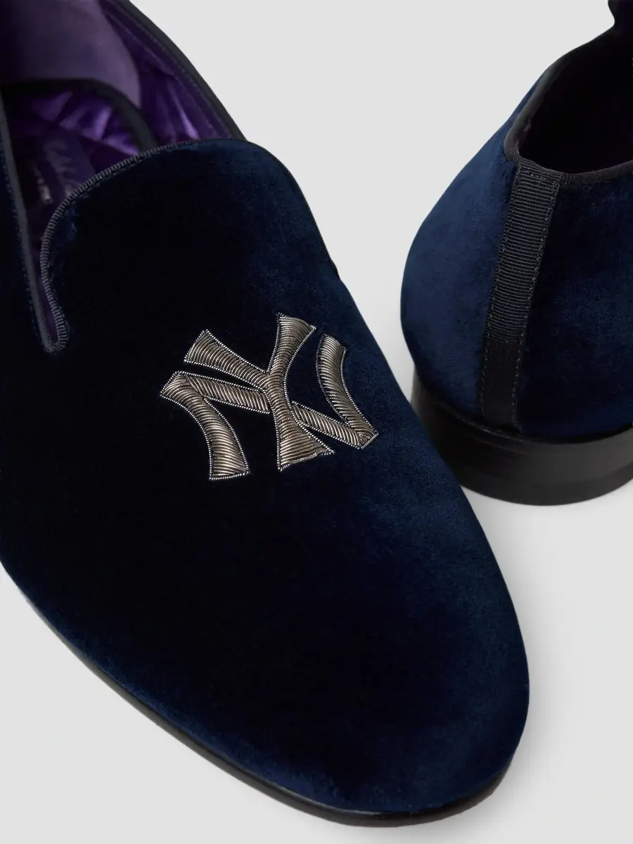 Ralph Lauren Purple Label Men's Yankees Velvet Slippers | Thumbnail 6 Ralph Lauren Purple Label Men's Yankees Velvet Slippers | Thumbnail 6