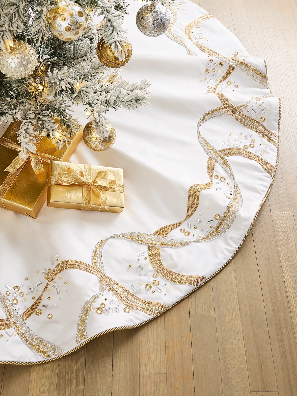 Kim Seybert Shimmer Arc 64" Beaded Tree Skirt