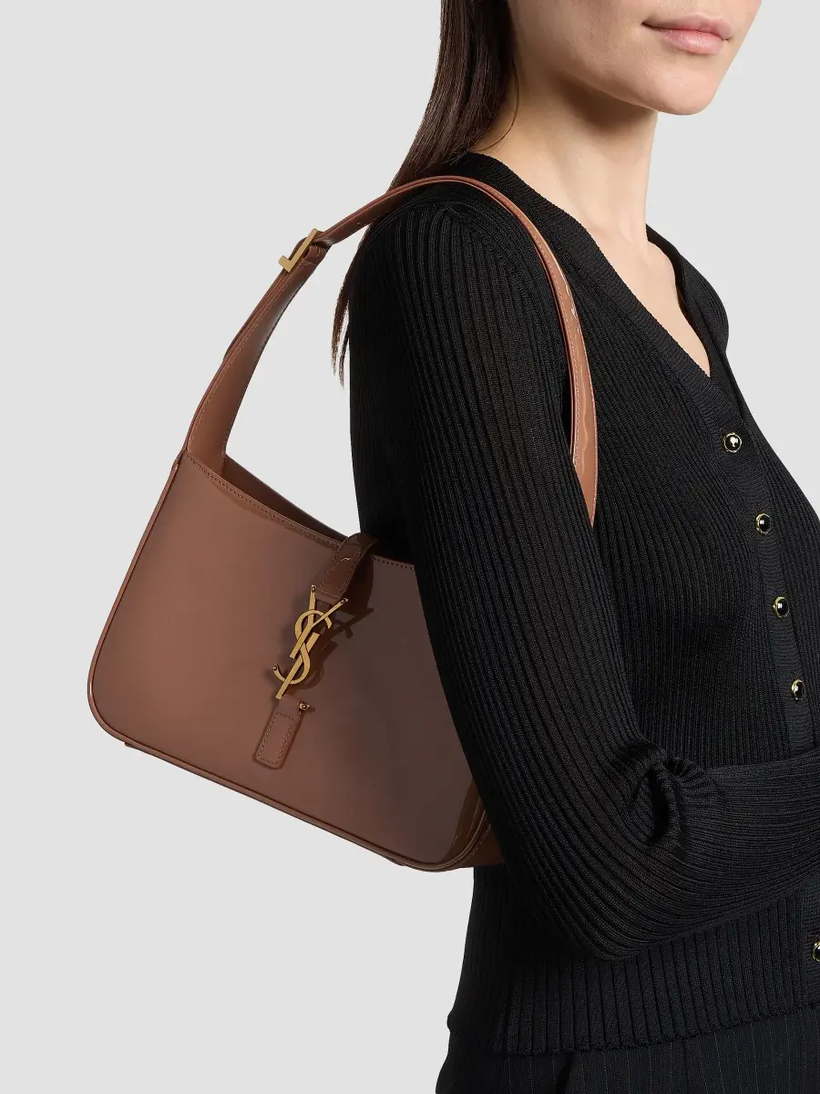 Saint Laurent Women's Le 5 à 7 Shoulder Bag in Patent Leather - Faded Brick | Thumbnail 3 Saint Laurent Women's Le 5 à 7 Shoulder Bag in Patent Leather - Faded Brick | Thumbnail 3