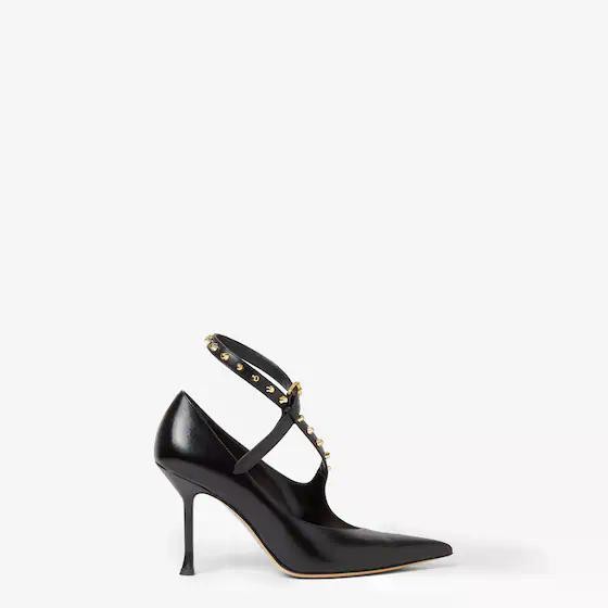 With its asymmetrical, delicately enveloping lines With its asymmetrical, delicately enveloping lines
