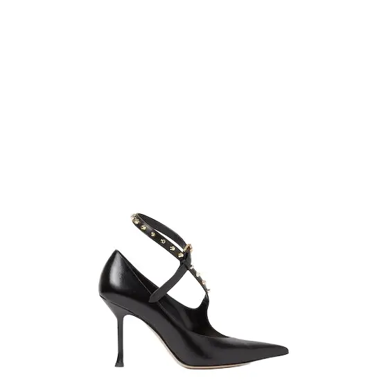 With its asymmetrical, delicately enveloping lines With its asymmetrical, delicately enveloping lines