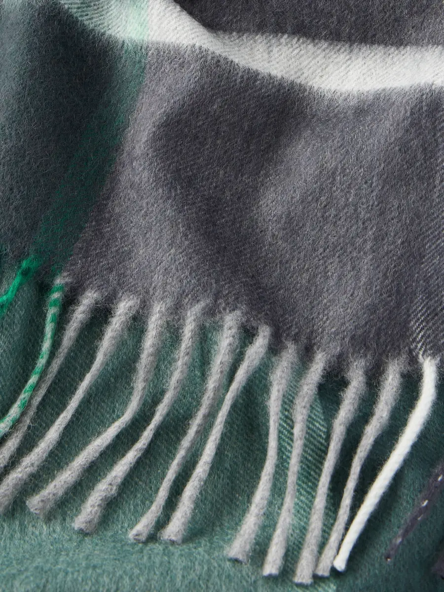 Begg & Co Arran Edgar Fringed Checked Cashmere Scarf - Men | Thumbnail 4