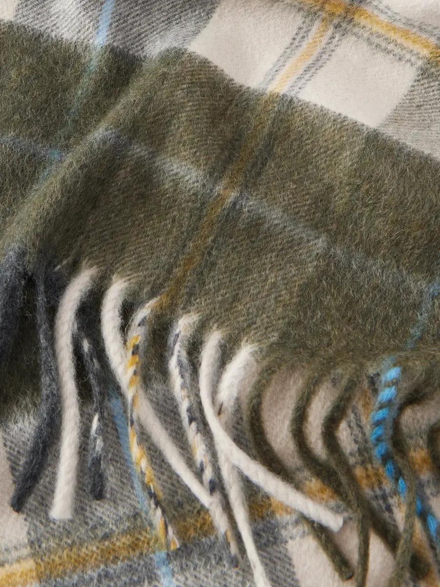 Begg & Co Arran Bennet Fringed Checked Cashmere Scarf - Men | Thumbnail 4