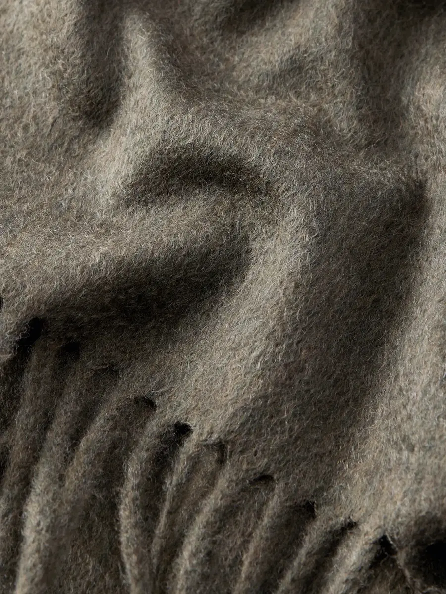 Begg & Co Arran Solid Fringed Brushed-Cashmere Scarf - Men | Thumbnail 4 Begg & Co Arran Solid Fringed Brushed-Cashmere Scarf - Men | Thumbnail 4