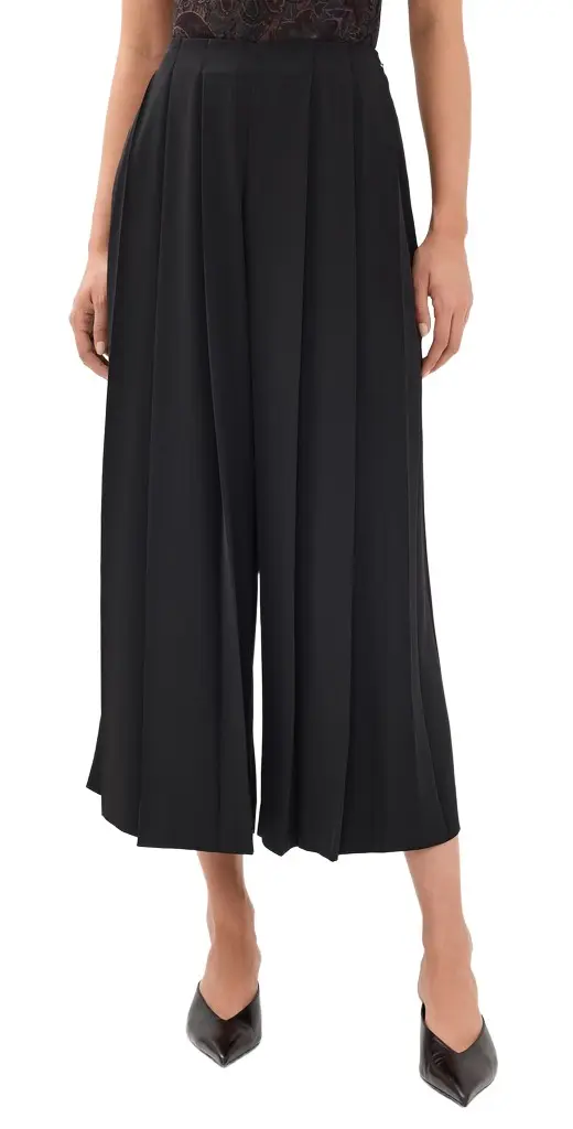 Novalynn Crop Pleated Pants Novalynn Crop Pleated Pants