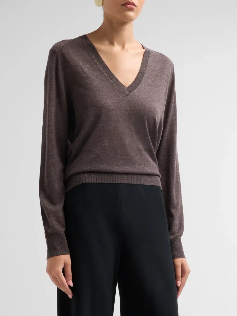 Loulou de Saison Women's Julio Cashmere V-Neck Sweater | Thumbnail 4 Loulou de Saison Women's Julio Cashmere V-Neck Sweater | Thumbnail 4