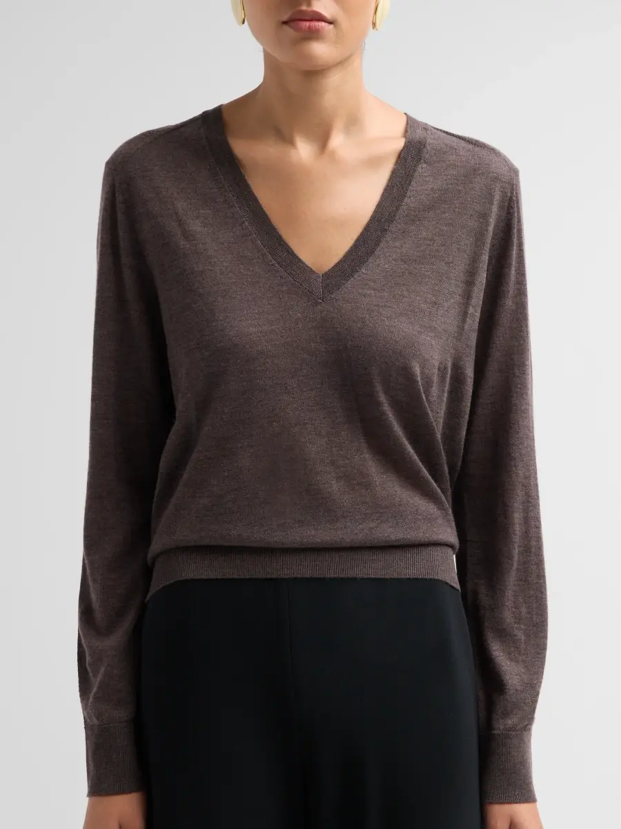 Loulou de Saison Women's Julio Cashmere V-Neck Sweater | Thumbnail 5 Loulou de Saison Women's Julio Cashmere V-Neck Sweater | Thumbnail 5