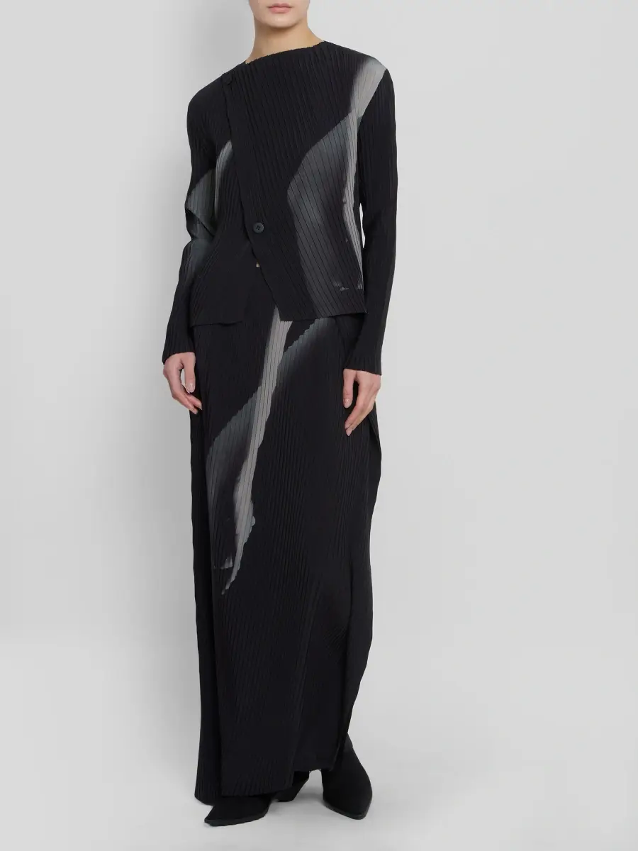 Issey Miyake Women's Hands of Lover Printed Pleated Cardigan | Thumbnail 2