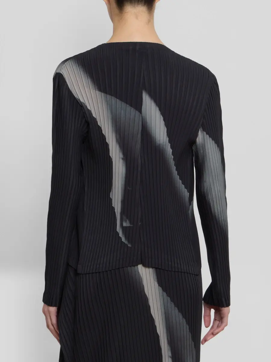 Issey Miyake Women's Hands of Lover Printed Pleated Cardigan | Thumbnail 3