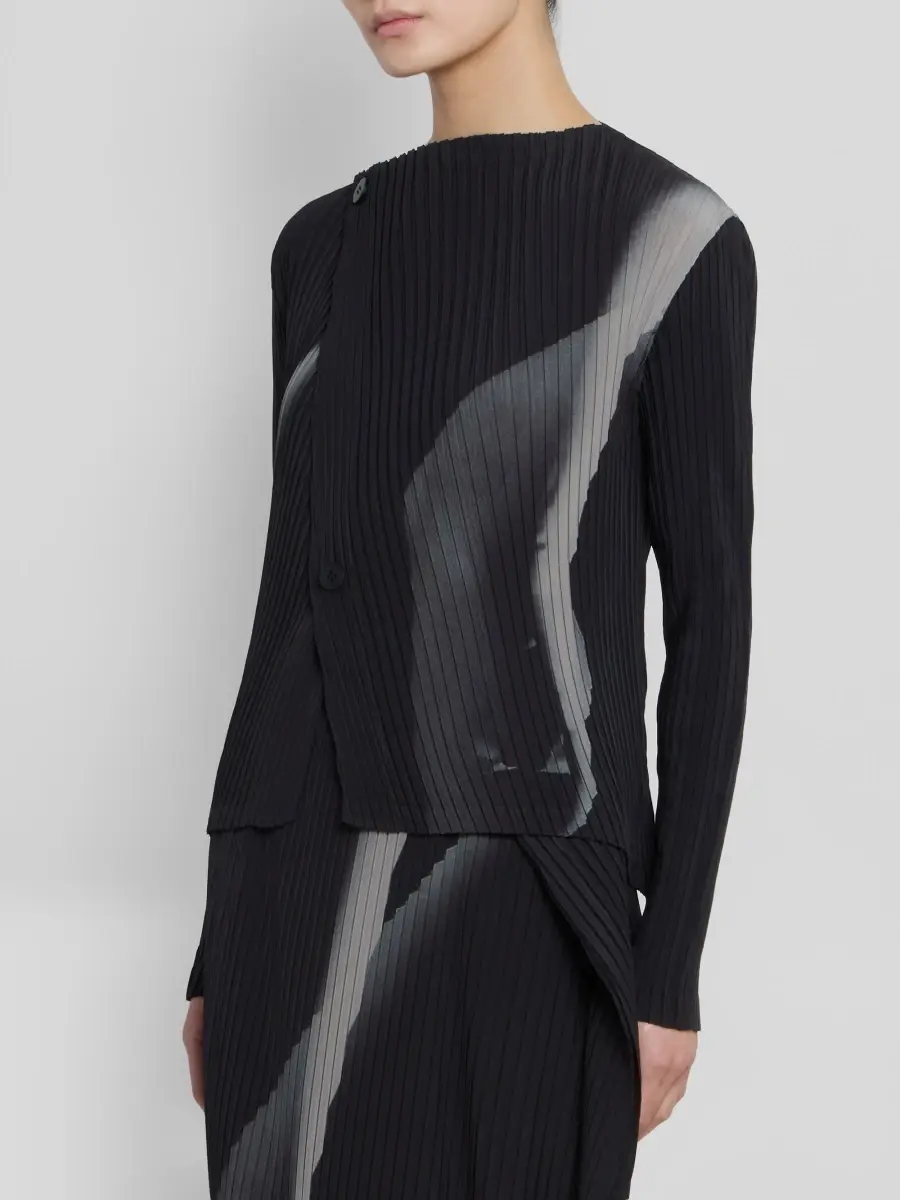 Issey Miyake Women's Hands of Lover Printed Pleated Cardigan | Thumbnail 4