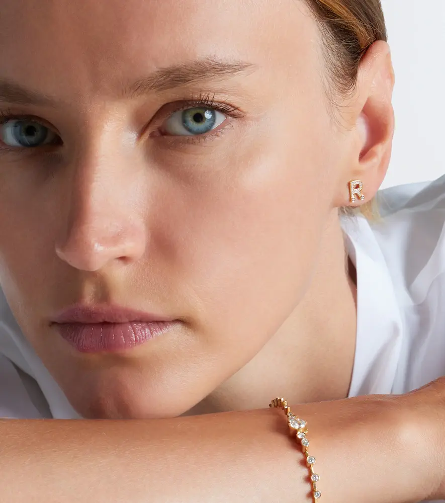Sophie Bille Brahe Initial Petite R 18kt gold single earring with diamonds | Thumbnail 4 Sophie Bille Brahe Initial Petite R 18kt gold single earring with diamonds | Thumbnail 4