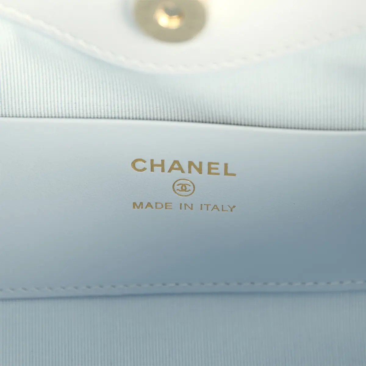 Chanel Chanel 31 Clutch with Chain Light Blue Shiny Lambskin Light Gold Hardware | Thumbnail 8