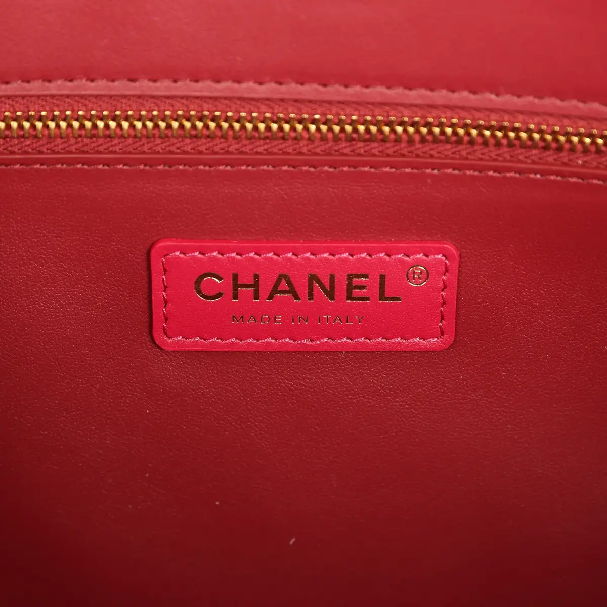 Chanel Chanel Small Cerf Shopping Bag Fuchsia Croc Embossed Calfskin Gold Hardware | Thumbnail 8